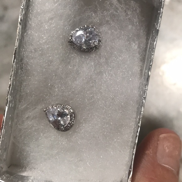 Vintage pear shape cz sterling silver earrings like new - Picture 8 of 9